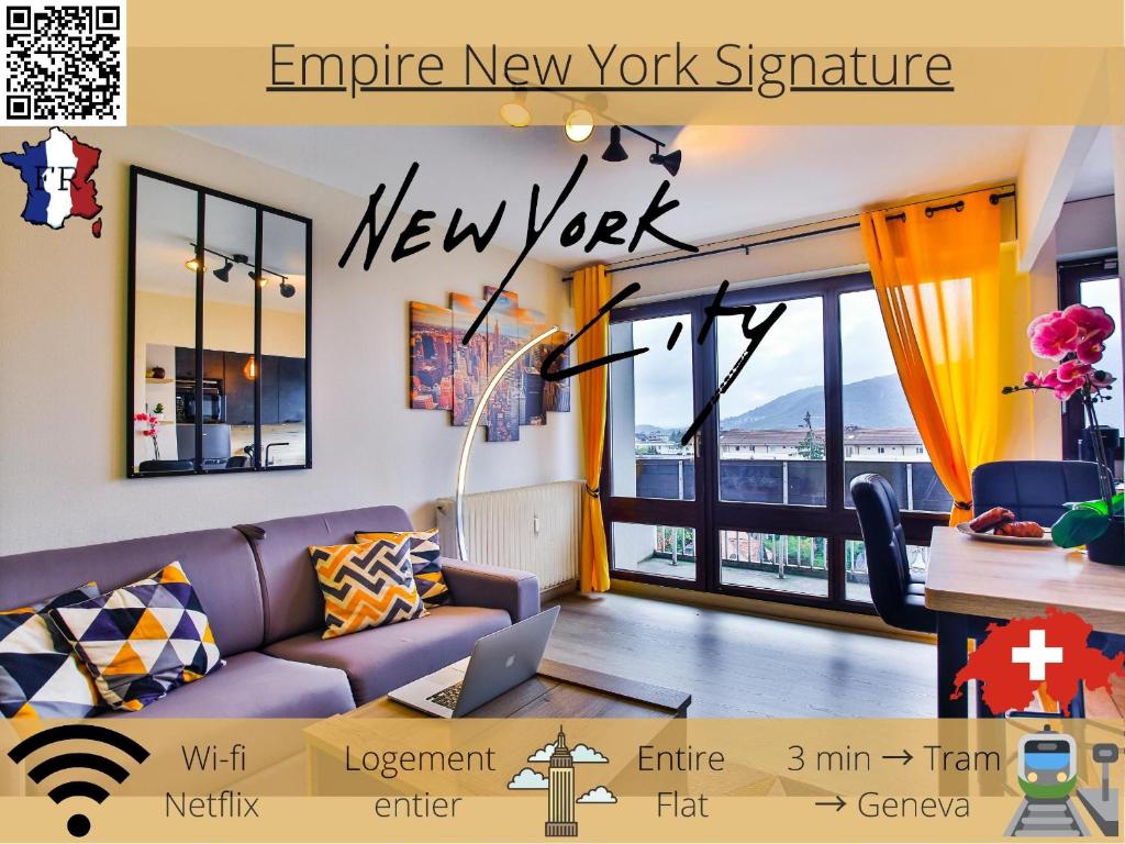 安纳马斯Empire New York Signature的带沙发和大窗户的客厅