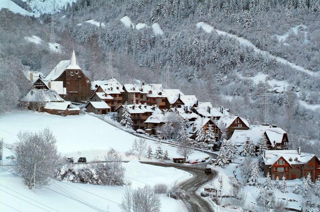 特雷多斯ERA CASETA的雪覆盖的村庄,山中
