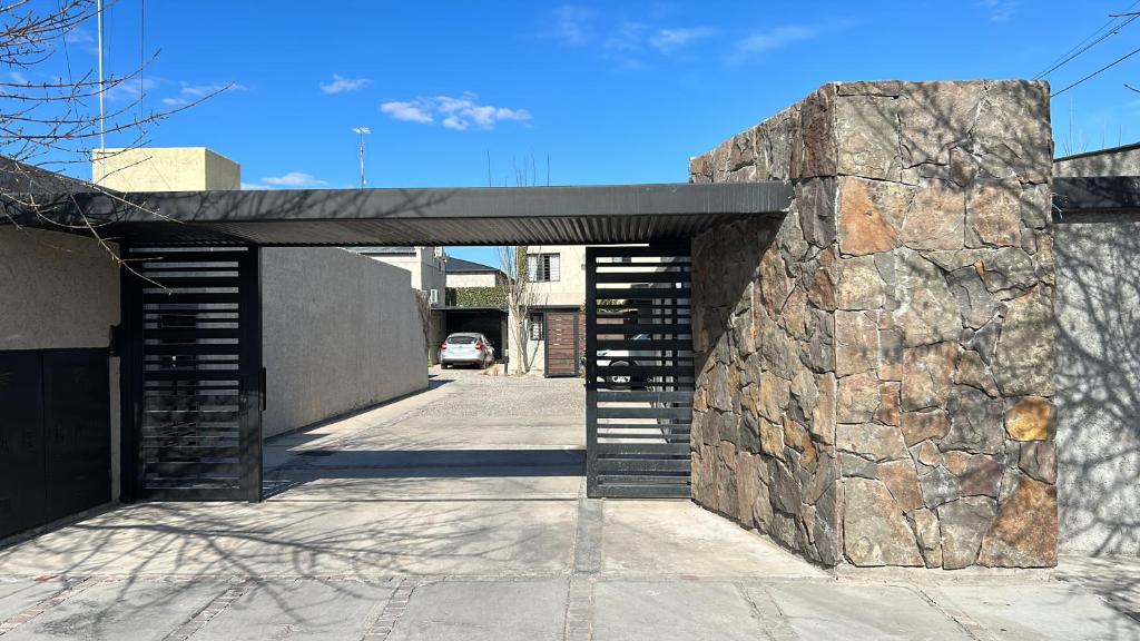 图努扬Dos Aguas的石头入口,石墙建筑
