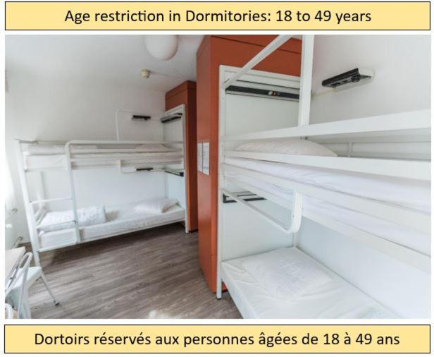 日内瓦日内瓦城市旅馆的一间设有两张双层床的客房