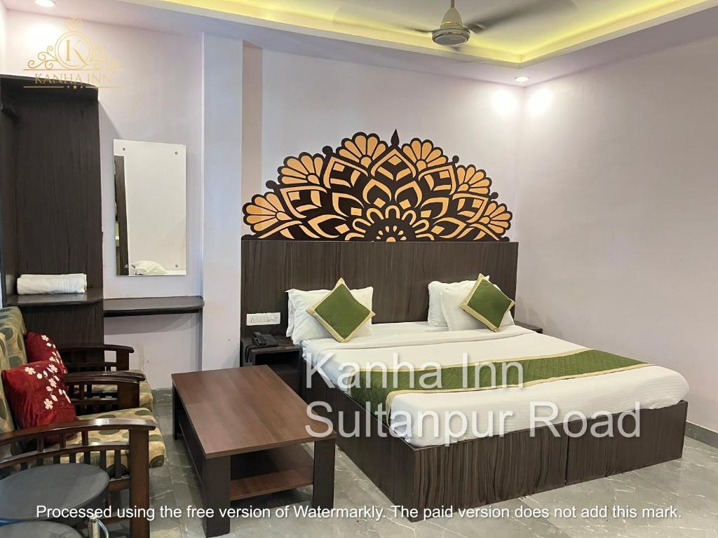 Kanha Inn Sultanpur Road客房内的一张或多张床位