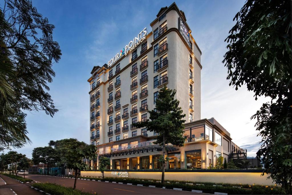 基加利Four Points by Sheraton Kigali的希尔顿甜蜜酒店 ⁇ 染