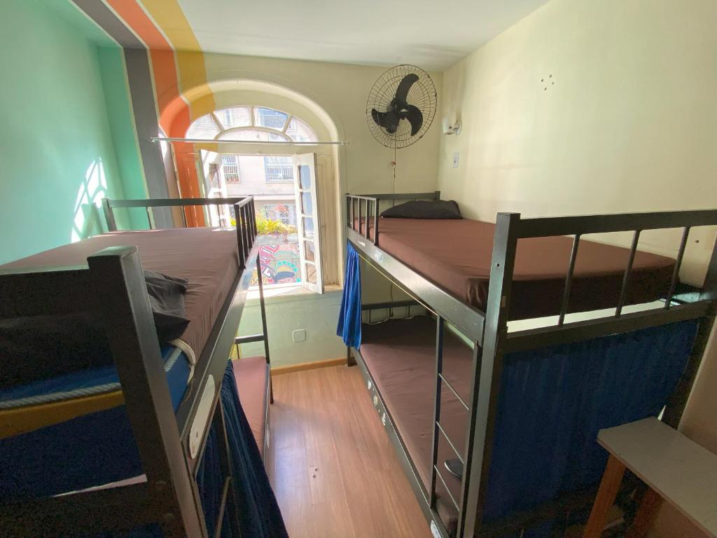 Aurora Hostel Rio客房内的一张或多张床位