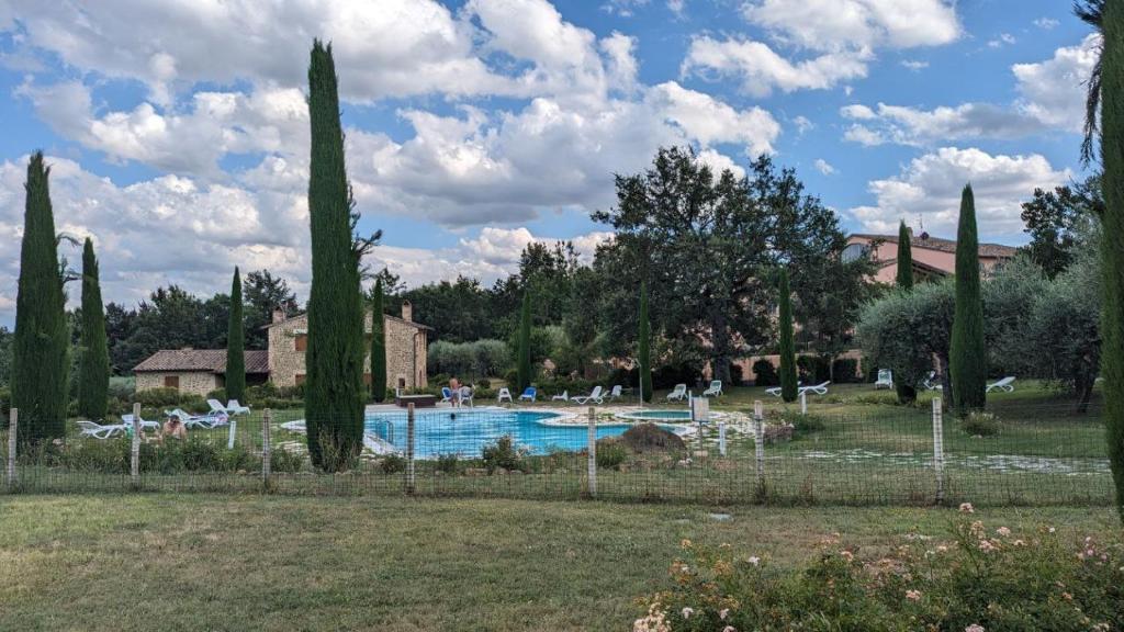 Casa Vacanze Il Faggio内部或周边的泳池