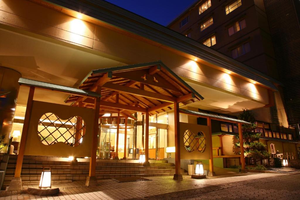 Jozankei定山溪翠山亭酒店的一座有心灵艺术的建筑