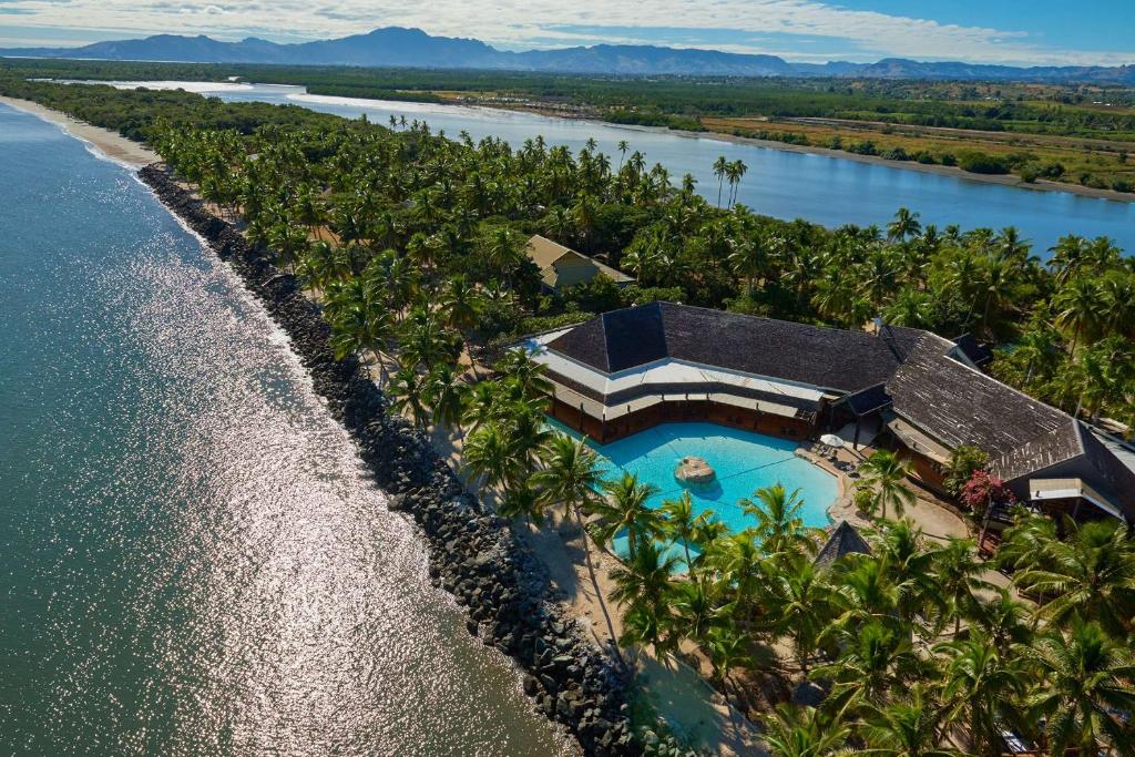南迪希尔顿斐济酒店 - 索奈萨利岛的水边度假村的空中景观
