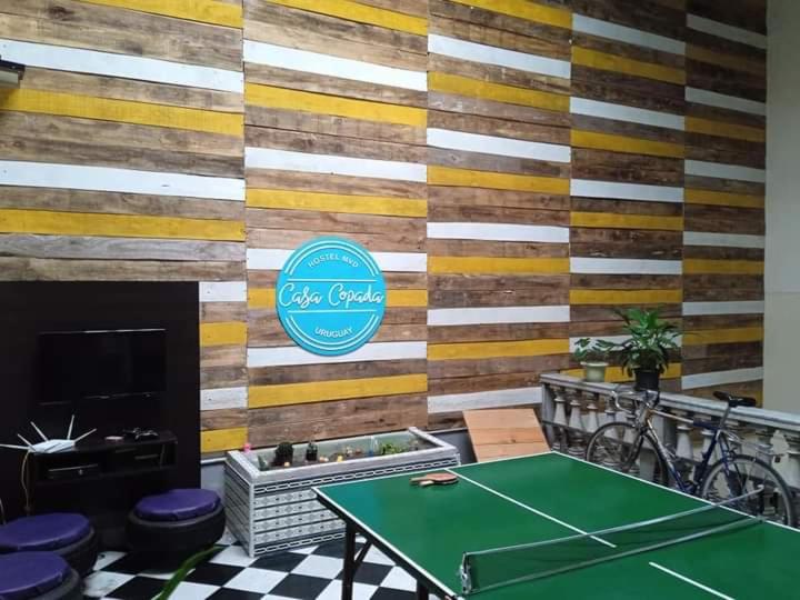 蒙得维的亚Casa Copada的乒乓球室的乒乓球桌