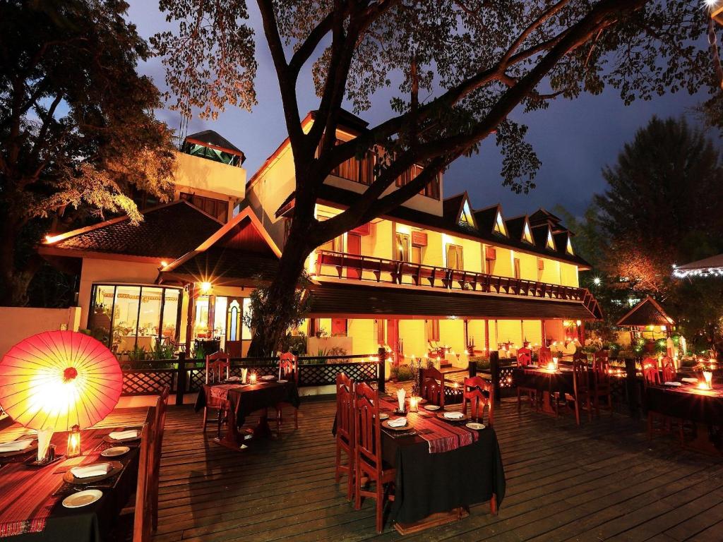 娘乌丹瑞迷人酒店餐厅或其他用餐的地方