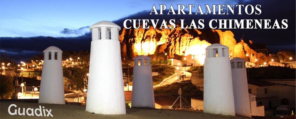 瓜迪克斯Cuevas las Chimeneas的城市前的白色灯塔