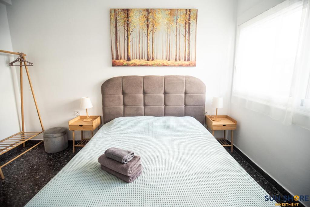 Explore Greece from Apartment with Private Garden客房内的一张或多张床位