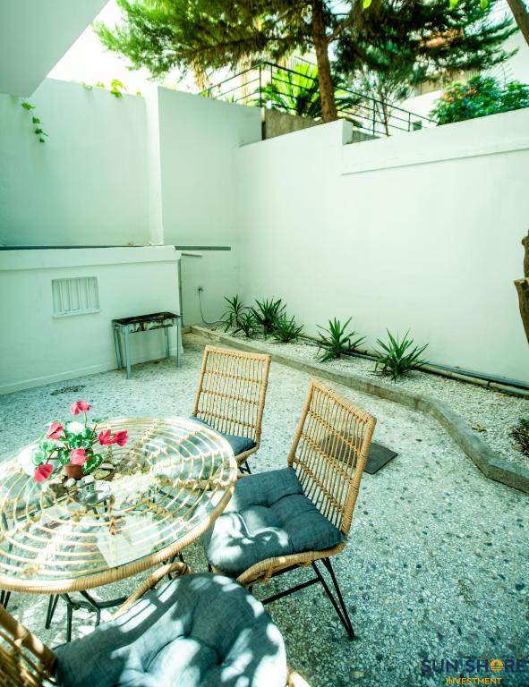 Explore Greece from Apartment with Private Garden平面图