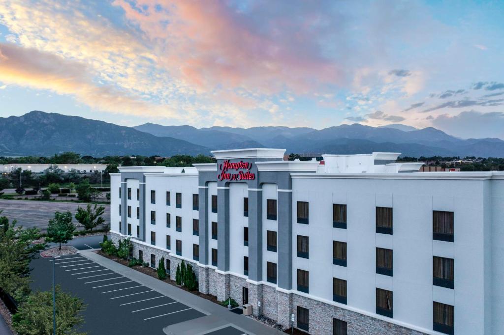 科罗拉多斯普林斯科罗拉多春季/I-25南汉普顿酒店及套房的山地酒店 ⁇ 染的背景
