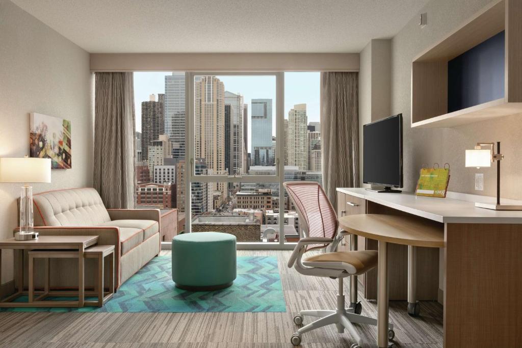芝加哥Home2 Suites By Hilton Chicago River North的市景酒店客房