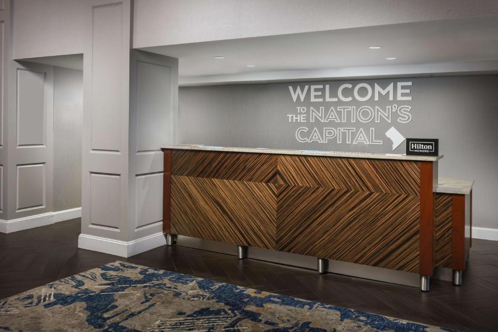 华盛顿Hampton Inn Washington DC White House的欢迎来到各国首都的大厅