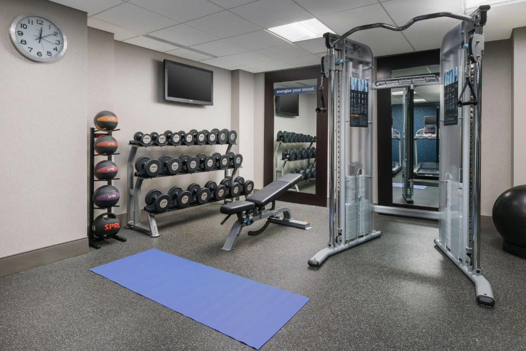 Hampton Inn Washington DC White House的健身中心和&#47;或健身设施