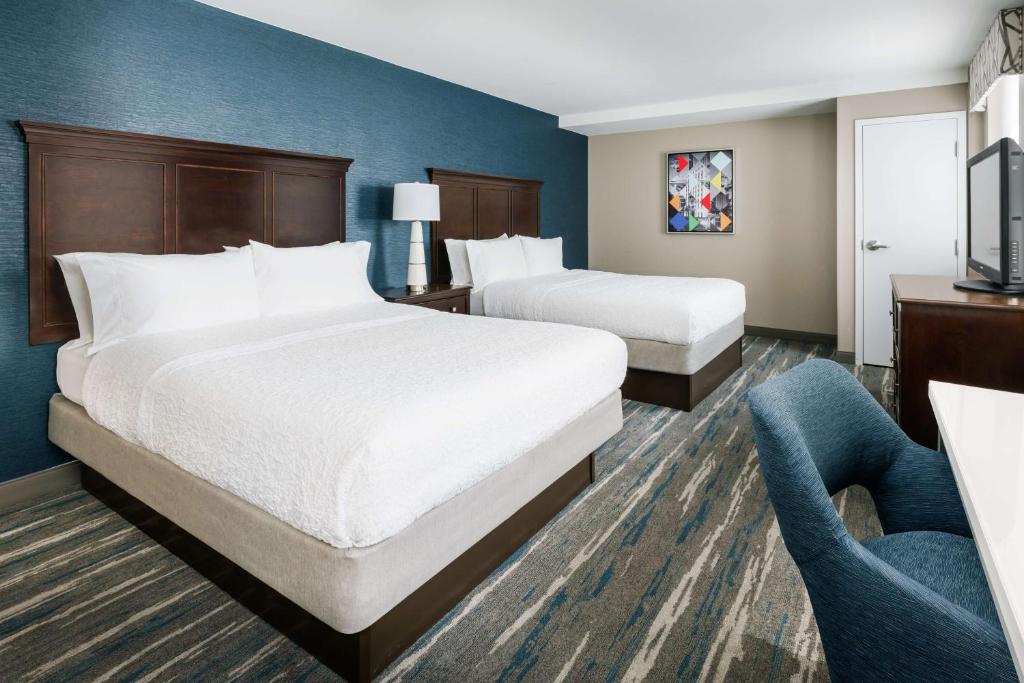 Hampton Inn Washington DC White House客房内的一张或多张床位