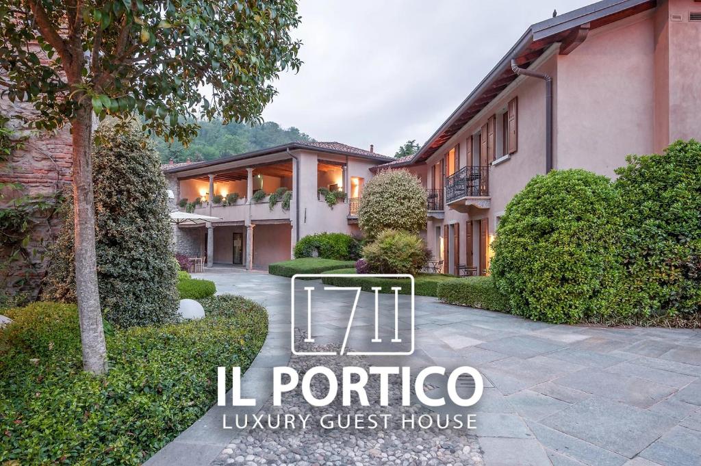 ArlateIl Portico - 1711 Luxury Guest House的带有标志的房屋,可读到l portico豪华旅馆