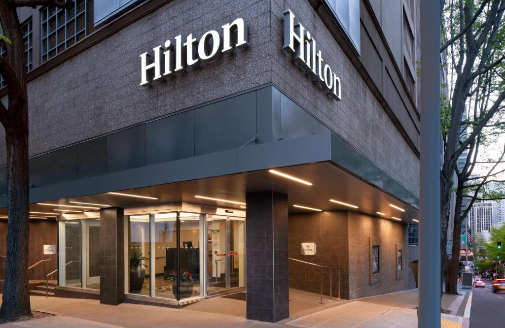 西雅图西雅图希尔顿酒店的上面有希尔森标志的建筑