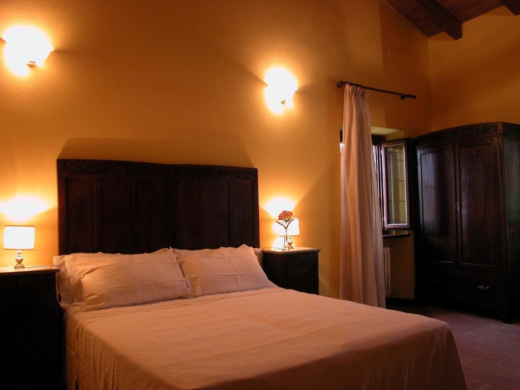 卡萨加雷洛农家乐客房内的一张或多张床位
