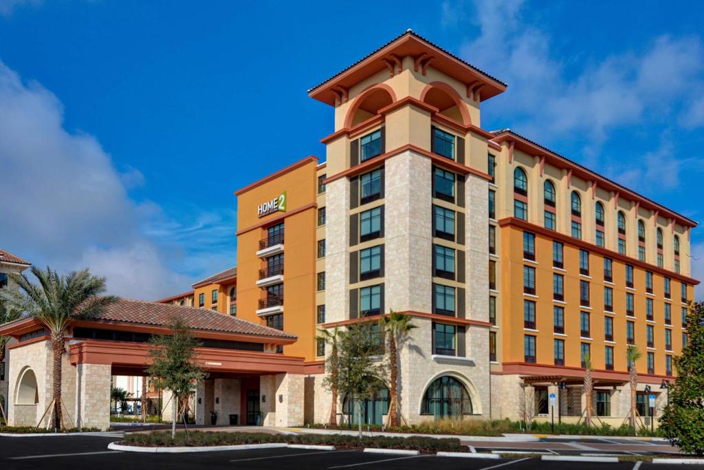奥兰多Home2 Suites By Hilton Orlando Flamingo Crossings, FL的酒店外观的 ⁇ 染