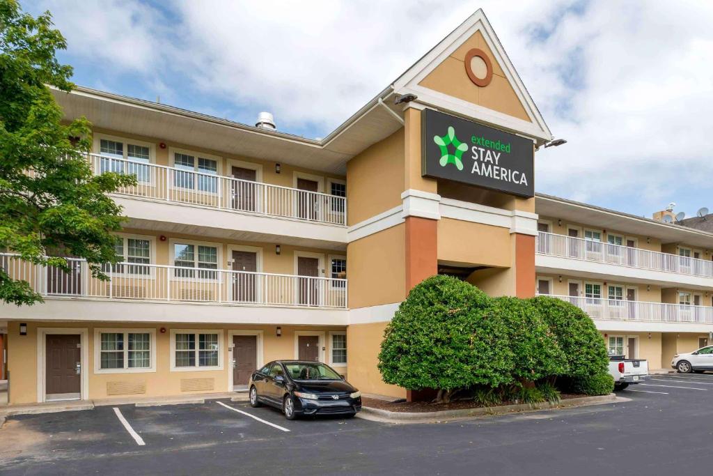 查塔努加美国长期入住酒店-查塔努加机场的前面有停车场的酒店