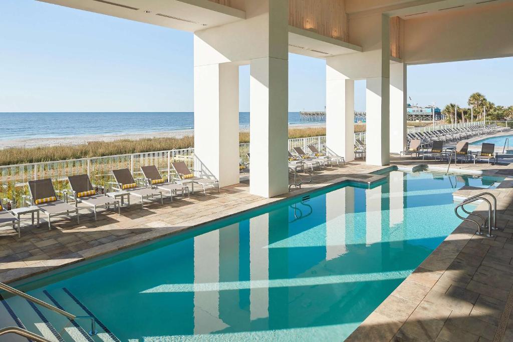 Hilton Grand Vacations Club Ocean Enclave Myrtle Beach内部或周边的泳池
