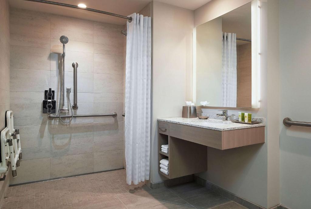 Hilton Grand Vacations Club Ocean Enclave Myrtle Beach的一间浴室