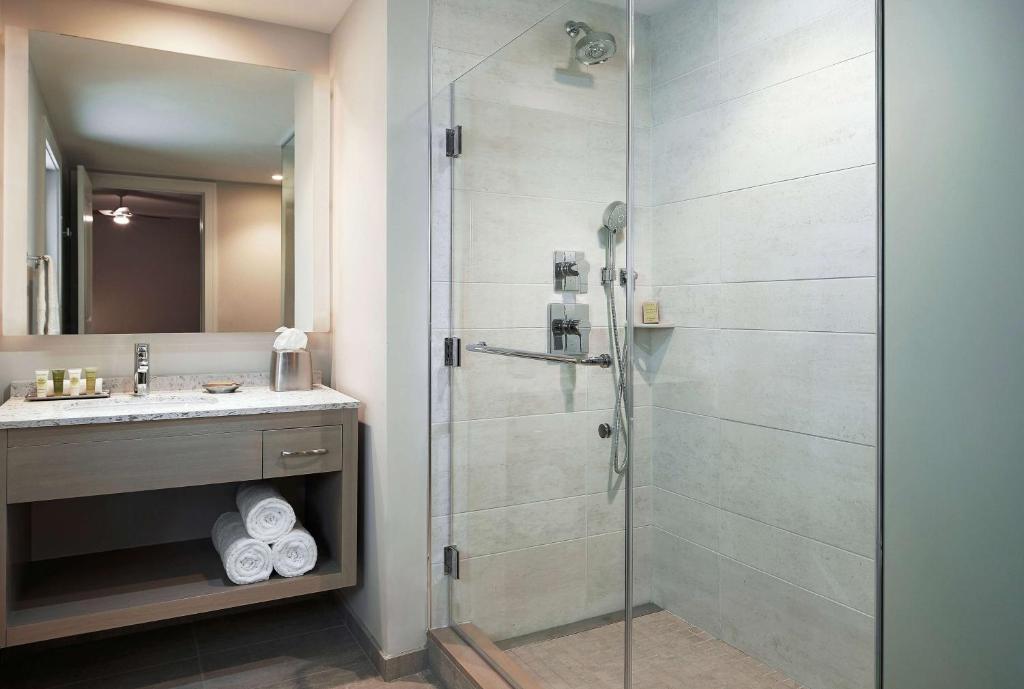 Hilton Grand Vacations Club Ocean Enclave Myrtle Beach的一间浴室