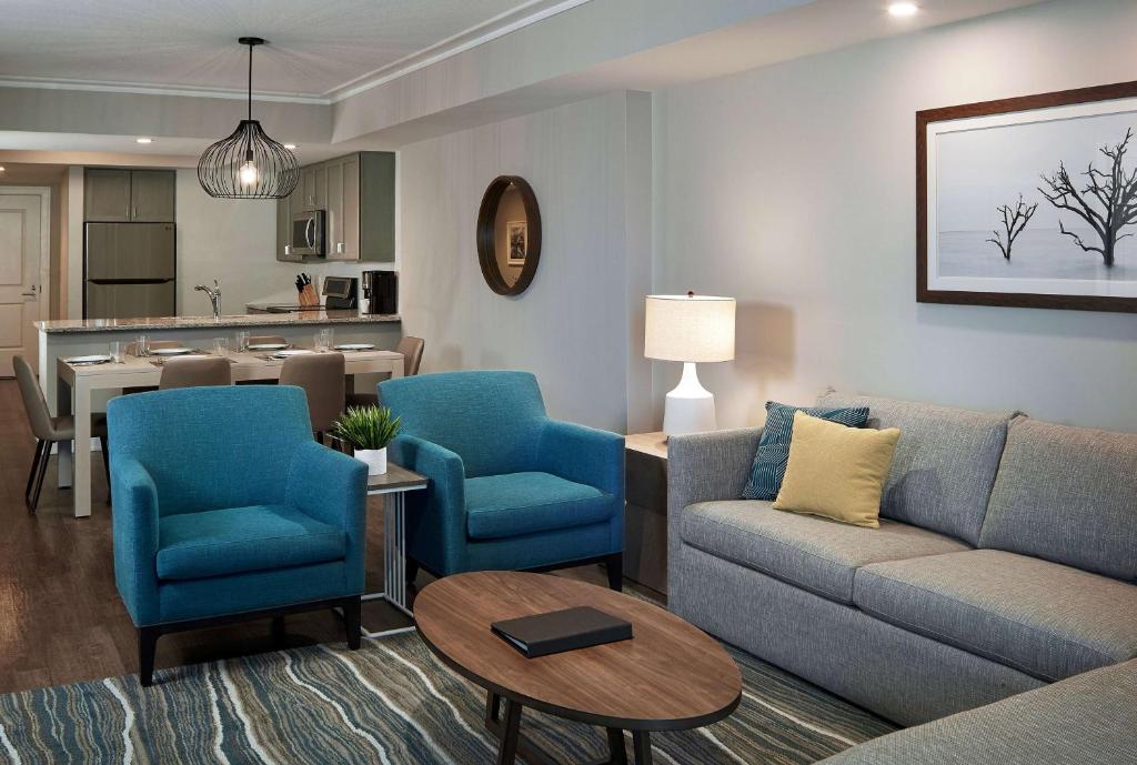 Hilton Grand Vacations Club Ocean Enclave Myrtle Beach的休息区