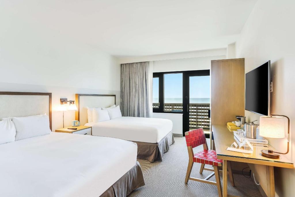 The Lodge at Gulf State Park, A Hilton Hotel客房内的一张或多张床位