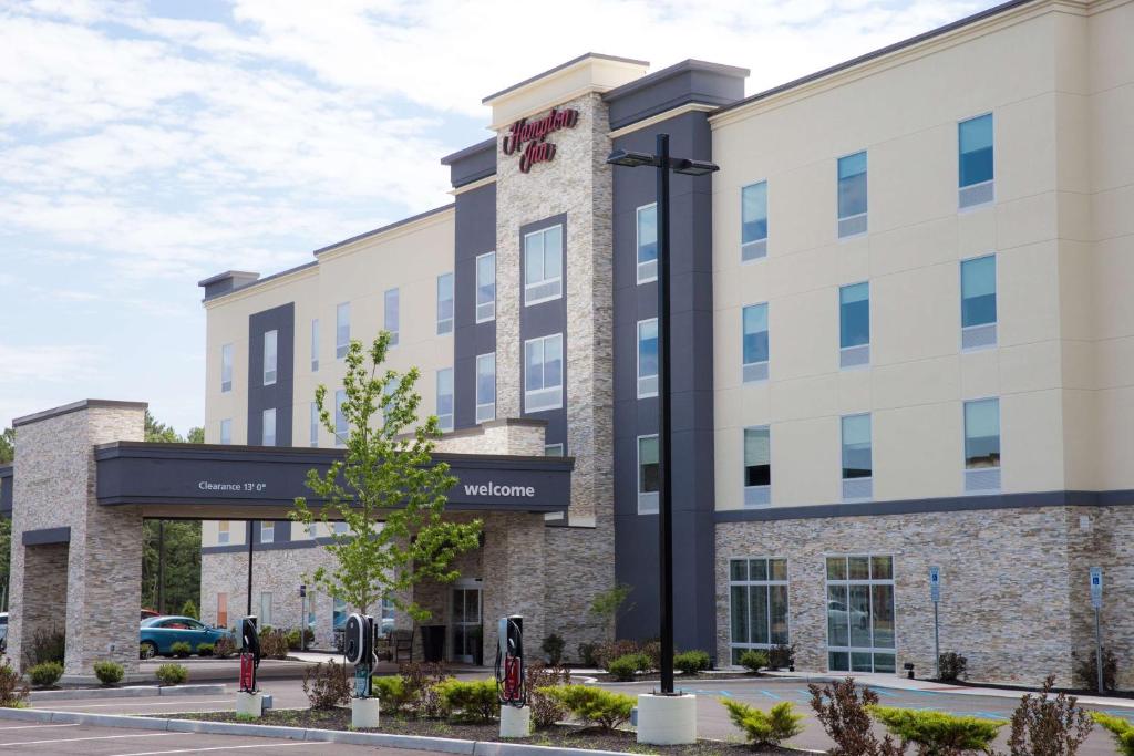 阿布西肯Hampton Inn Atlantic City/Absecon, NJ的建筑物前部的图像