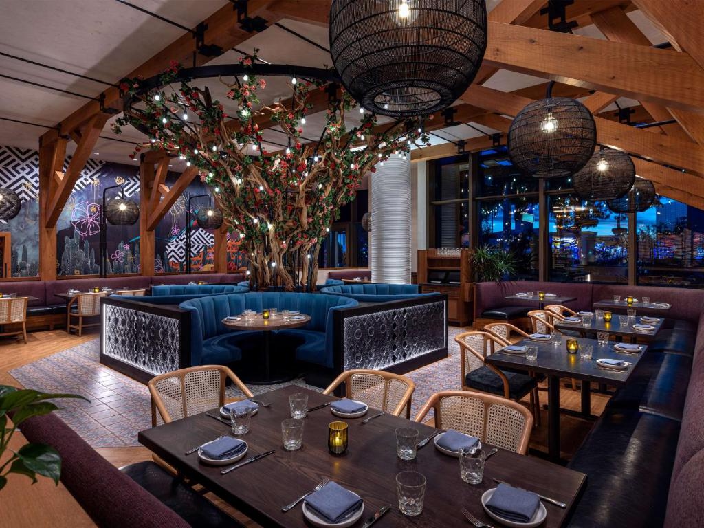 Crockfords Las Vegas, LXR Hotels &amp; Resorts at Resorts World的休息区