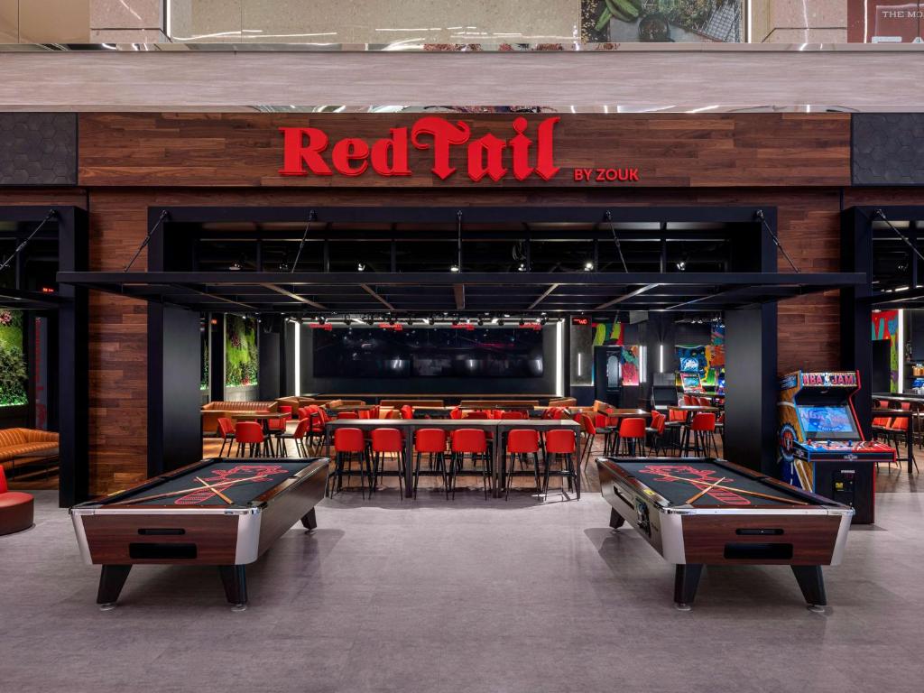 Crockfords Las Vegas, LXR Hotels &amp; Resorts at Resorts World餐厅或其他用餐的地方