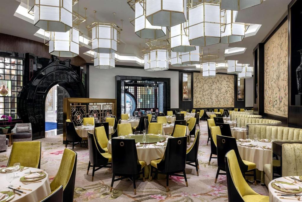 Crockfords Las Vegas, LXR Hotels &amp; Resorts at Resorts World的休息区