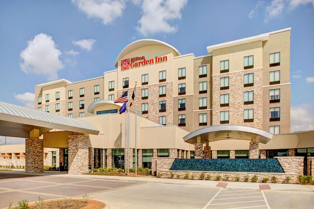 阿林顿Hilton Garden Inn Dallas/Arlington South的 ⁇ 染酒店帝国旅馆