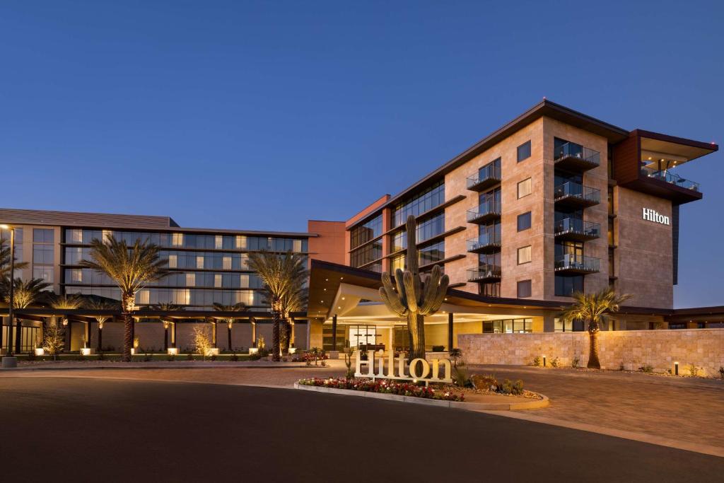 斯科茨Hilton North Scottsdale At Cavasson的夜幕 ⁇ 染的艾尔金酒店