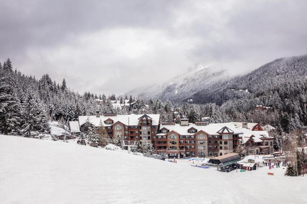 惠斯勒传奇酒店的滑雪场雪地小屋