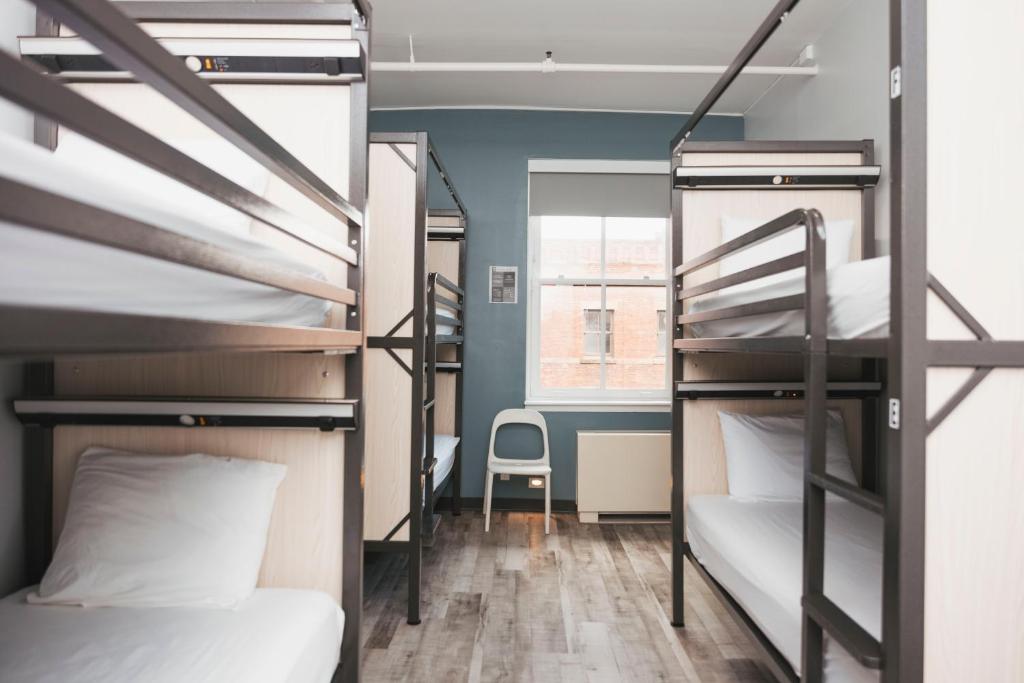 HI New York City Hostel客房内的一张或多张床位