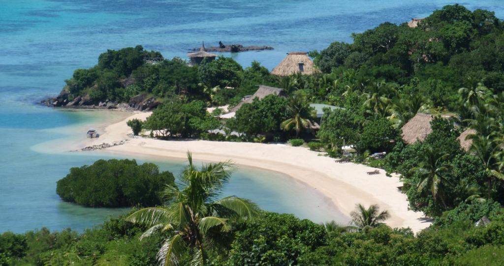 Matayalevu那芙特星级度假酒店的海洋中的岛屿,有沙滩