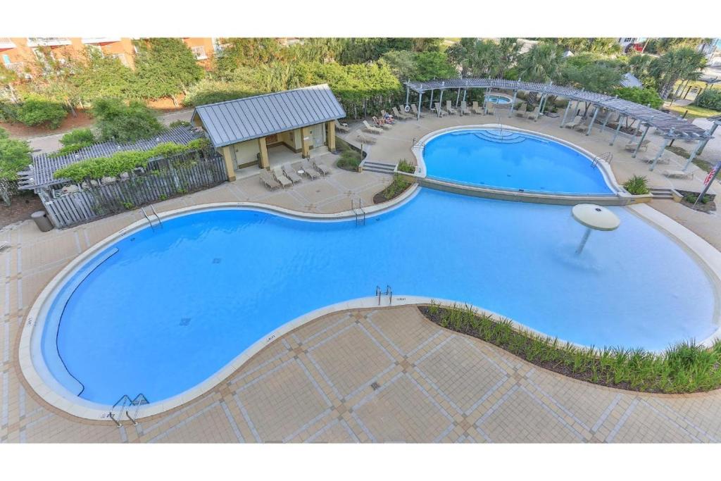 Beach Resort 507 - Great Views Beautiful Decor Zero Entry Pool内部或周边的泳池