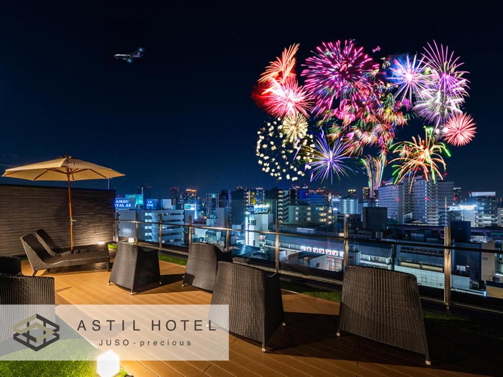 大阪Astil Hotel Juso Precious的夜晚在asahi酒店欣赏烟花的景色
