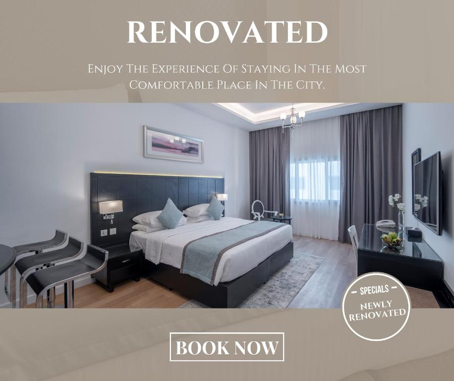 迪拜Rose Garden Hotel Apartments - Al Barsha, Near Metro Station的配有一张床和一张书桌的酒店客房