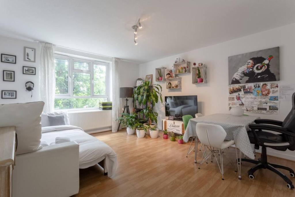 Stylish 1 Bedroom Apartment Near Clapham Junction的休息区