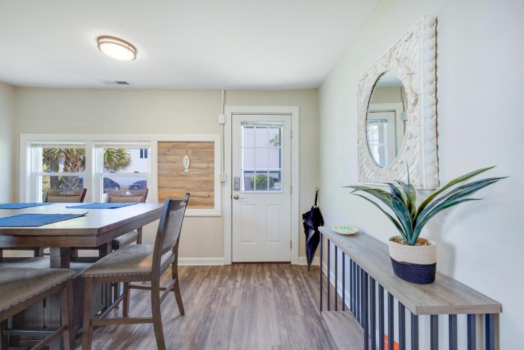 Beachy Keen, North Myrtle Beach beach single-family house, 150 feet to ocean! Pets welcome!平面图