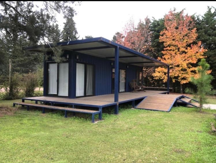 派桑杜ONE TRIP的草木甲板的蓝色小房子