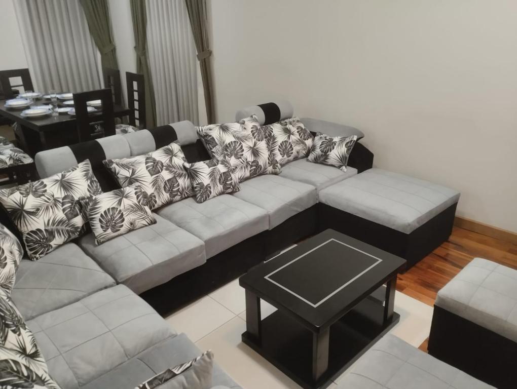 Hermoso departamento en La Paz-Bolivia的休息区