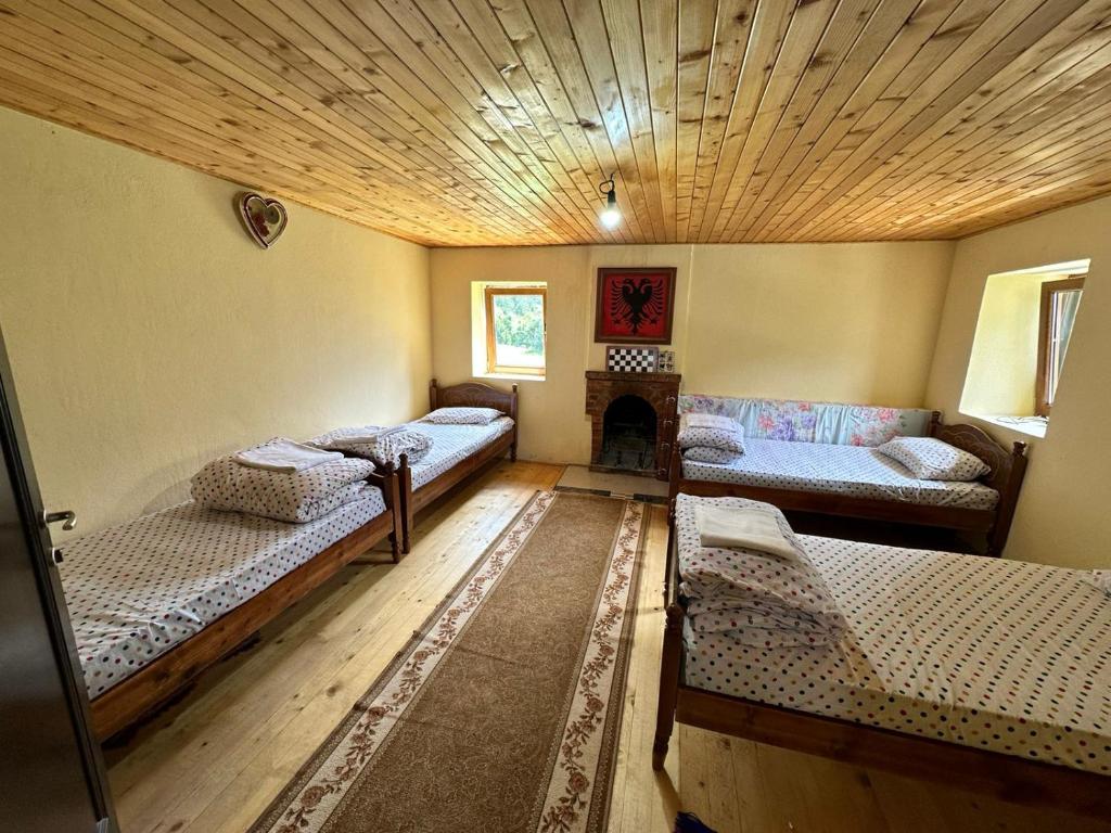 Guest House Kukaj \ Bed & Breakfast平面图