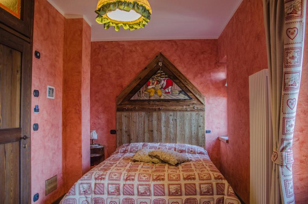 多博梅格纳佐豪宅酒店客房内的一张或多张床位
