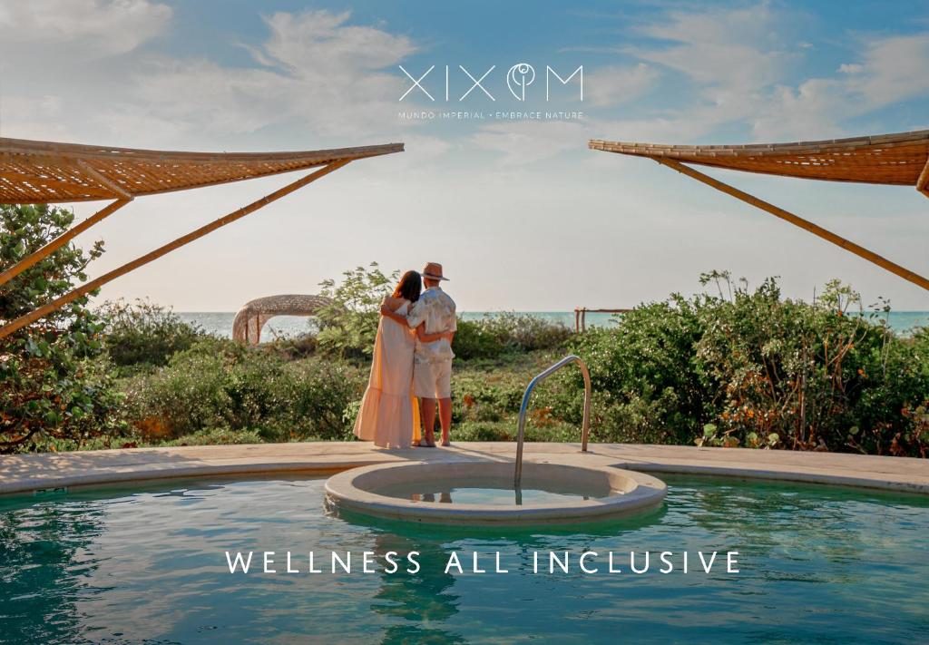 Xixim Mundo Imperial Wellness All Inclusive内部或周边的泳池