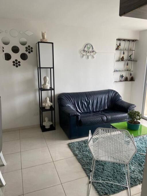 Apartamento en Bucaramanga的休息区